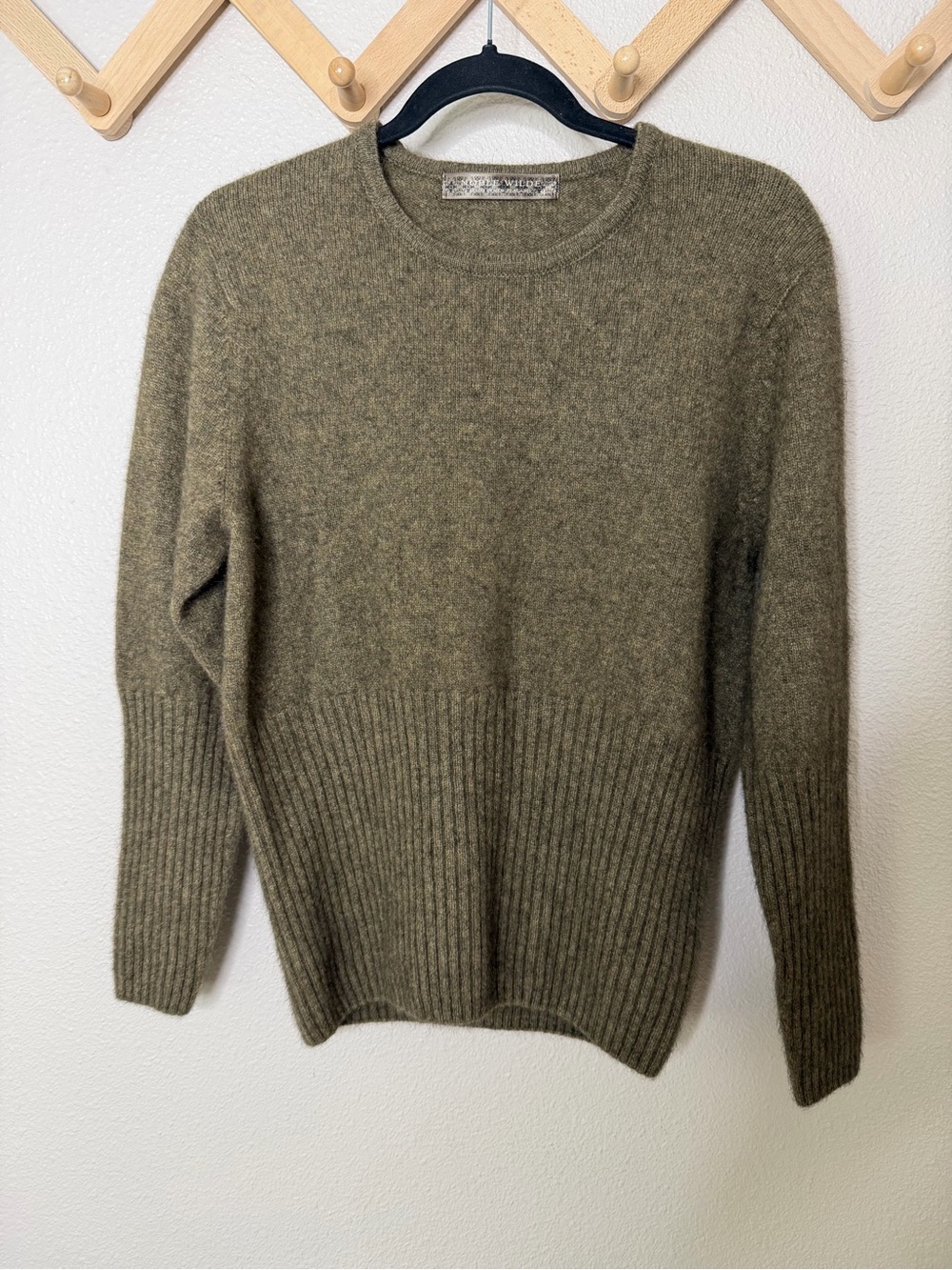 Noble Wilde Olive Green Sweater Sz 16